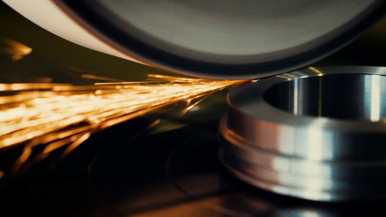 Darstellung einer Schleifmaschine im Einsatz.